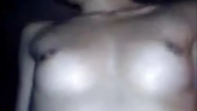 Geriausias Porno :  Jauna mergina tai daro su vyru ant viešo parko padangų sūpynės Karštas porno filmai 