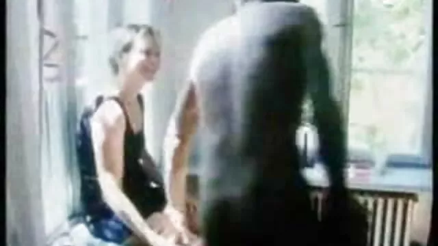 Geriausias Porno :  Kerinti brunetė sekretorė žodžiu džiugina savo viršininką Karštas porno filmai 