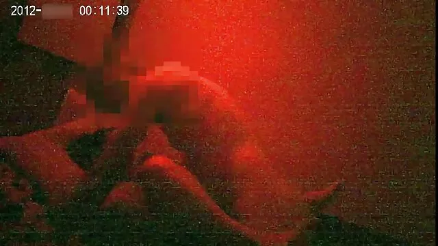 Geriausias Porno :  Pakabintas žirgynas mėgsta trenkti dviem brunetėmis Karštas porno filmai 