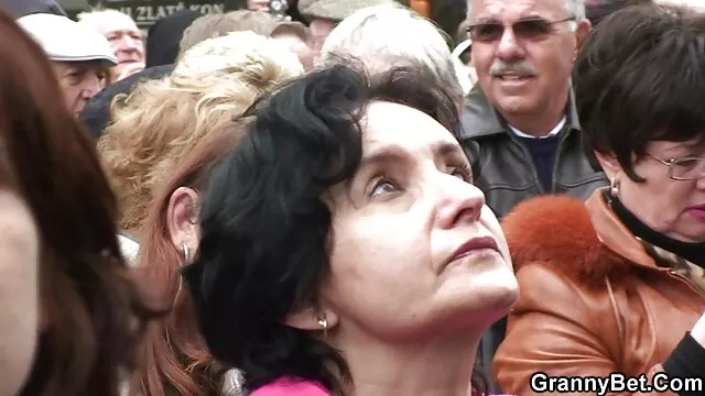 Geriausias Porno :  Dvi skanios ponios mielai dalijasi tuo vyriškumu Karštas porno filmai 