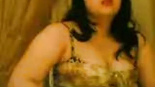 Geriausias Porno :  Brunetė mūvi seksualias juodas kojines ir duos jam koją Karštas porno filmai 
