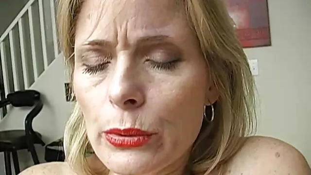 Geriausias Porno :  Du jauni raguoti paukščiai linksminasi vonioje Karštas porno filmai 