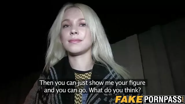 Geriausias Porno : Brunetė koledžo mergina turi mažą pūlingą, patenkintą mėgstamu gaidžiu Karštas porno filmai