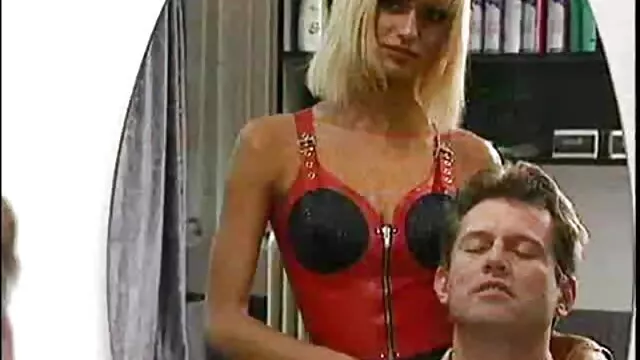 Geriausias Porno :  Hunką apgaudinėjo jo mergina, kuri prisijungia prie trijų Karštas porno filmai 