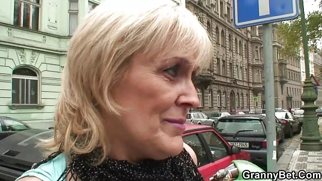 Geriausias Porno :  Liekna blondinė vos gali susispausti savo storą gaidį Karštas porno filmai 