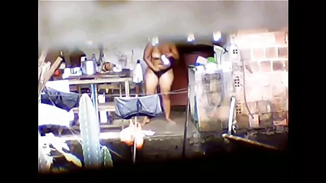 Geriausias Porno :  Šviesiaplaukė euro mergina su košėmis pasiima dvi dideles peckes Karštas porno filmai 