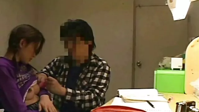 Geriausias Porno :  Trys paaugliai erdviame vonios kambaryje gyvena su atsitiktiniais vaikinais Karštas porno filmai 