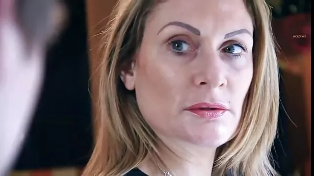 Geriausias Porno :  Latina babe Selena Rose juodomis kojinėmis, pakliuvom ir į veidą Karštas porno filmai 