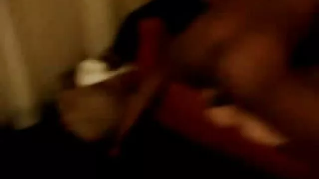 Geriausias Porno :  Karšta gundanti brunetė padeda patėviui atlikti pūtimo Karštas porno filmai 