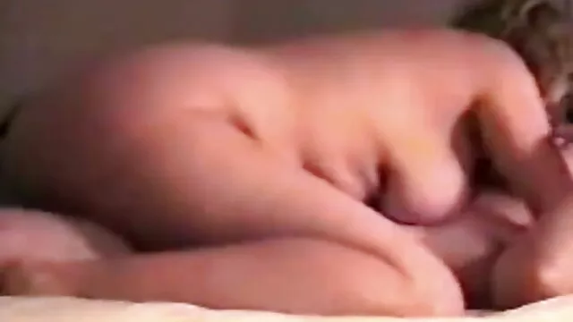 Geriausias Porno :  Žavus vaikinas dulkina blyškią brunetę lauke ant stalo Karštas porno filmai 