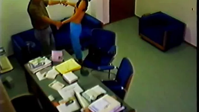 Geriausias Porno :  Pakabintas vaikinas prisijungia prie lesbiečių šou ir pakliuvo abu jauniklius Karštas porno filmai 