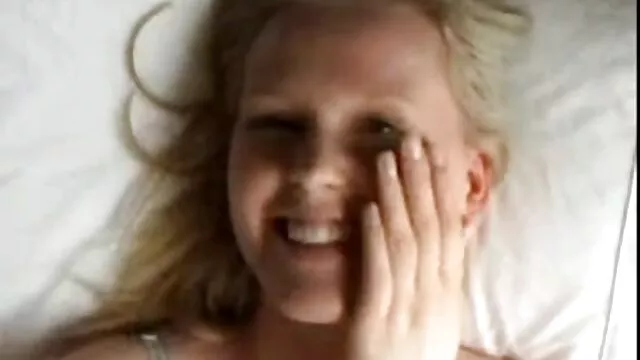Geriausias Porno :  Jam patinka bučiuoti jos kojas, daužydamas jai į nugarą Karštas porno filmai 