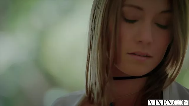 Geriausias Porno :  Krūtinga ponia, suspaudusi papus ir duodanti gražų blowjob Karštas porno filmai 